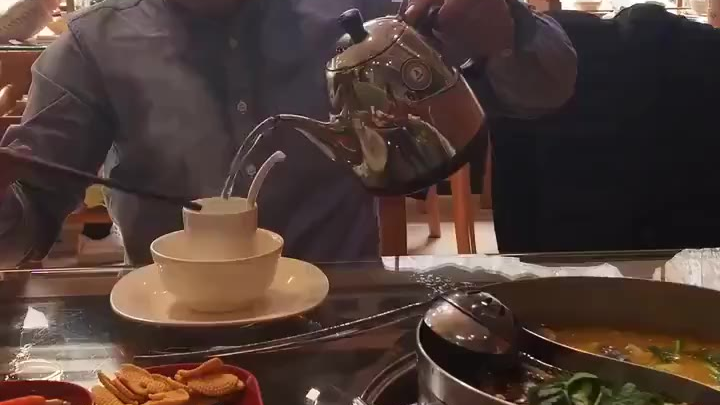这个烫餐具的方式令人窒息... 一定要看到最后哦!